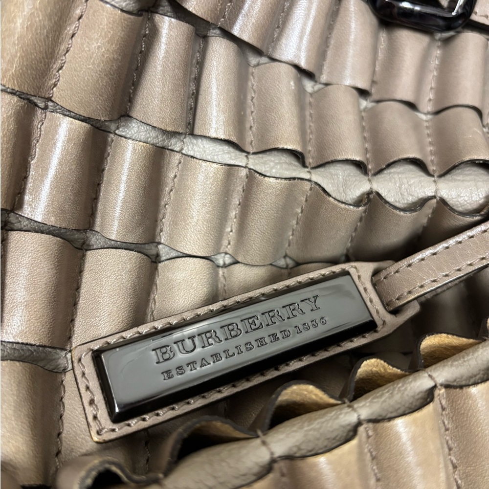 Burberry Cartridge Pleat Tote bag - Picture 6 of 10